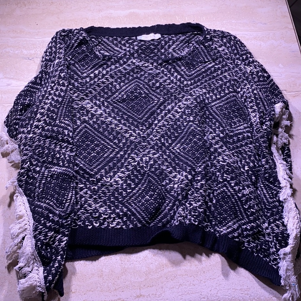 Cape short sleeved fringe sweater